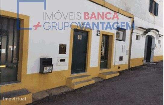 Apartamento no 1º andar localizado no centro de Viana do Alentejo - Grande imagem: 3/7