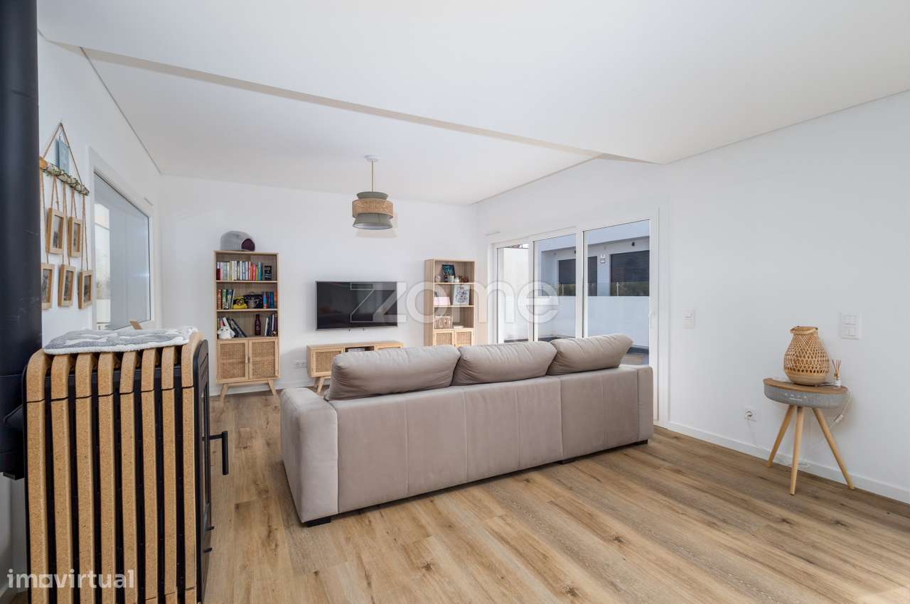 Moradia T3 com piscina na Sobreda-8