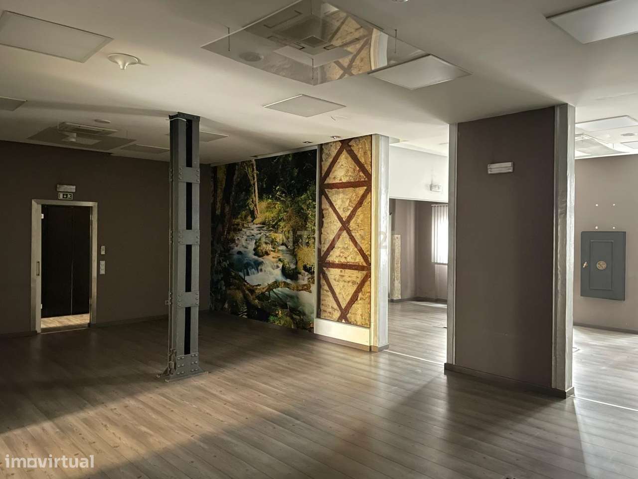 Amplo escritório, com 200 m2 na R. da Alfandega, na baixa de Lisboa. - Grande imagem: 2/19