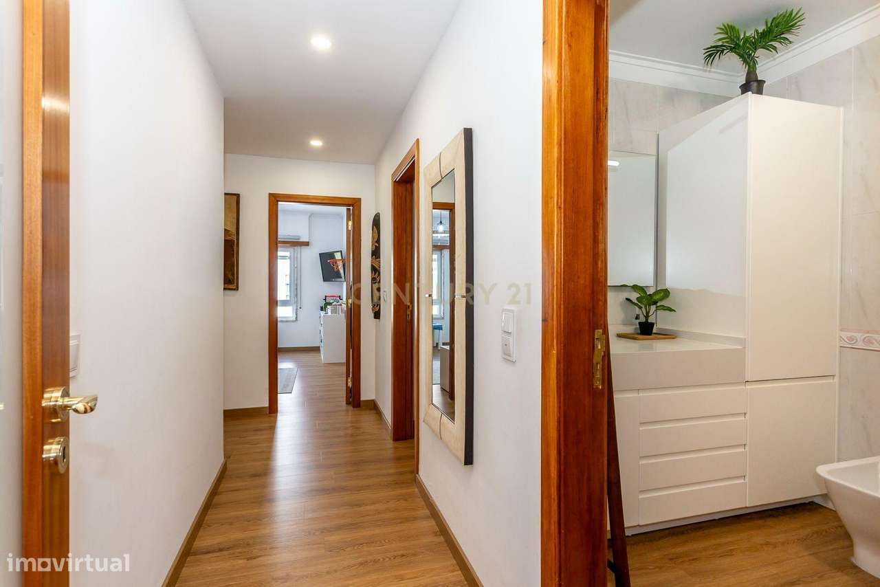 Apartamento T3 Remodelado com Arrecadação e Parqueamento-11