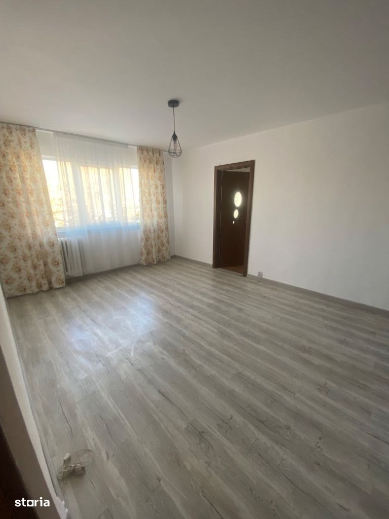 Apartament 2 camere semidecomandate Craiovita 2/4 42 mp liber