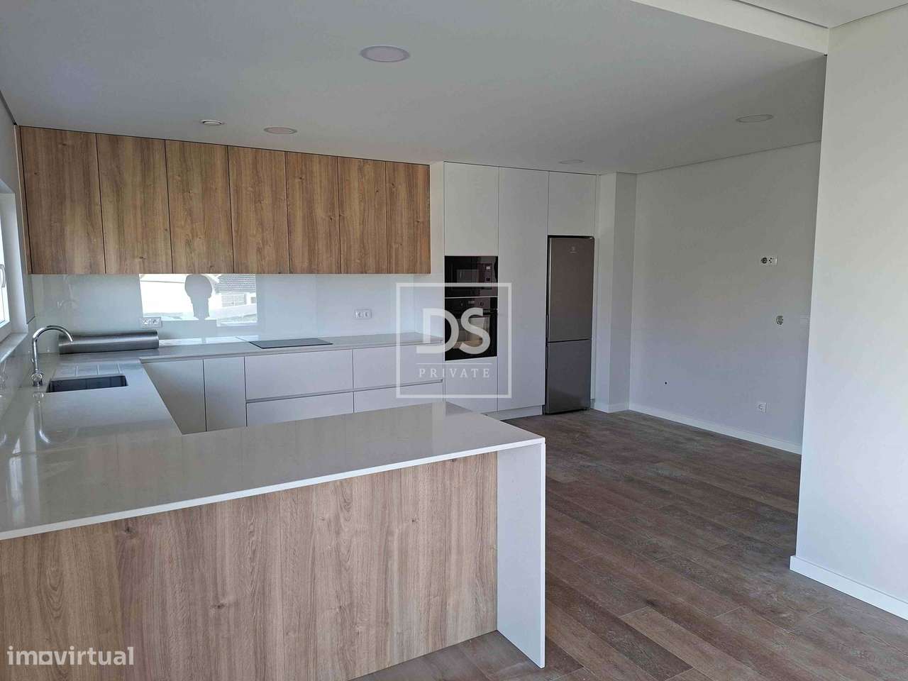 Moradia térrea, inserida num lote de 489m2 - Grande imagem: 5/26