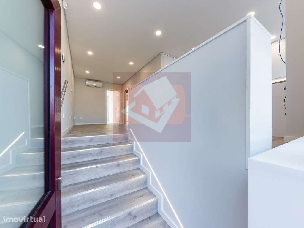 Apartamento T1+1 em Casal de Cambra-18