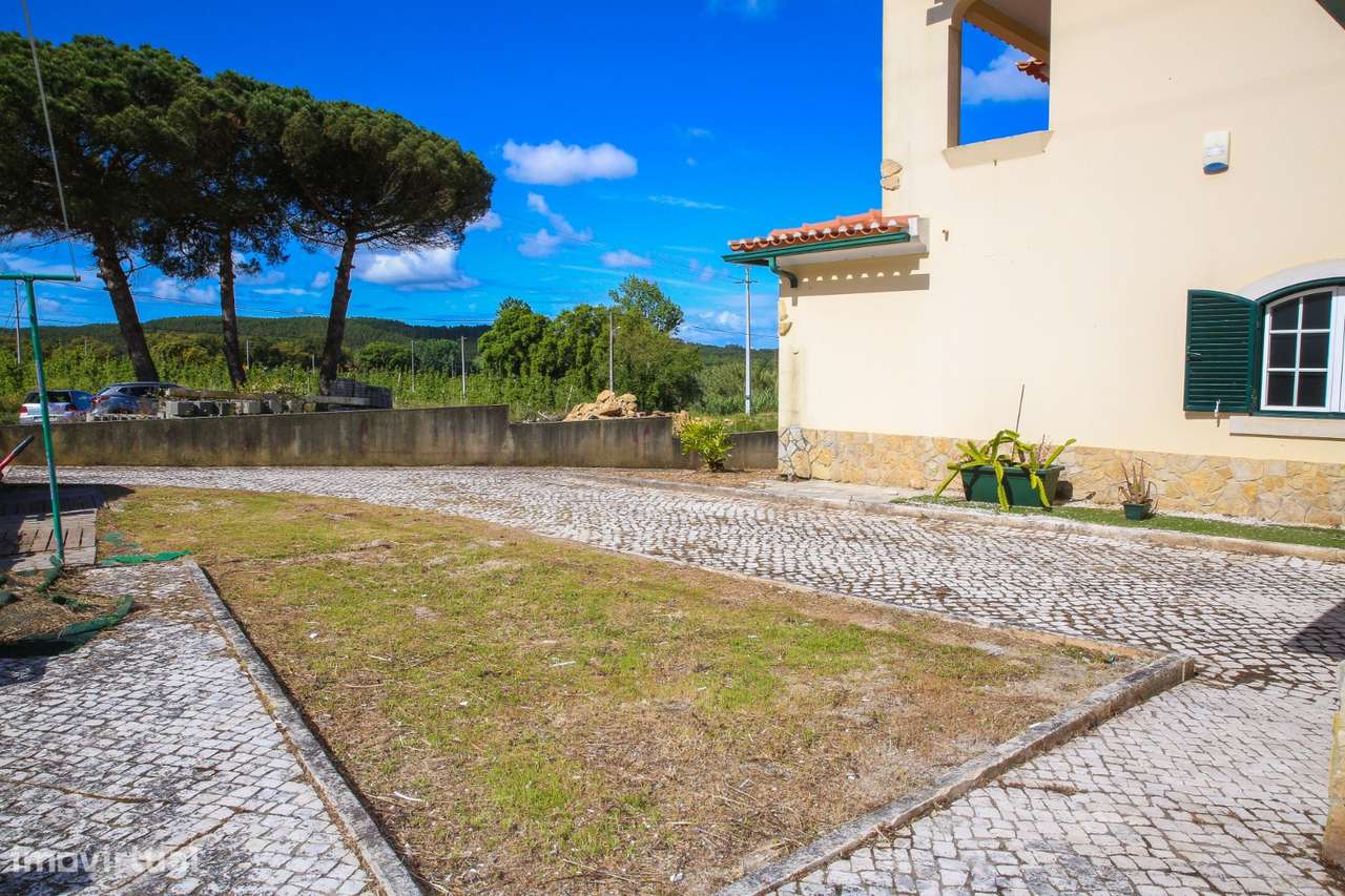 Moradia T4 isolada com logradouro de 2.200m²-34