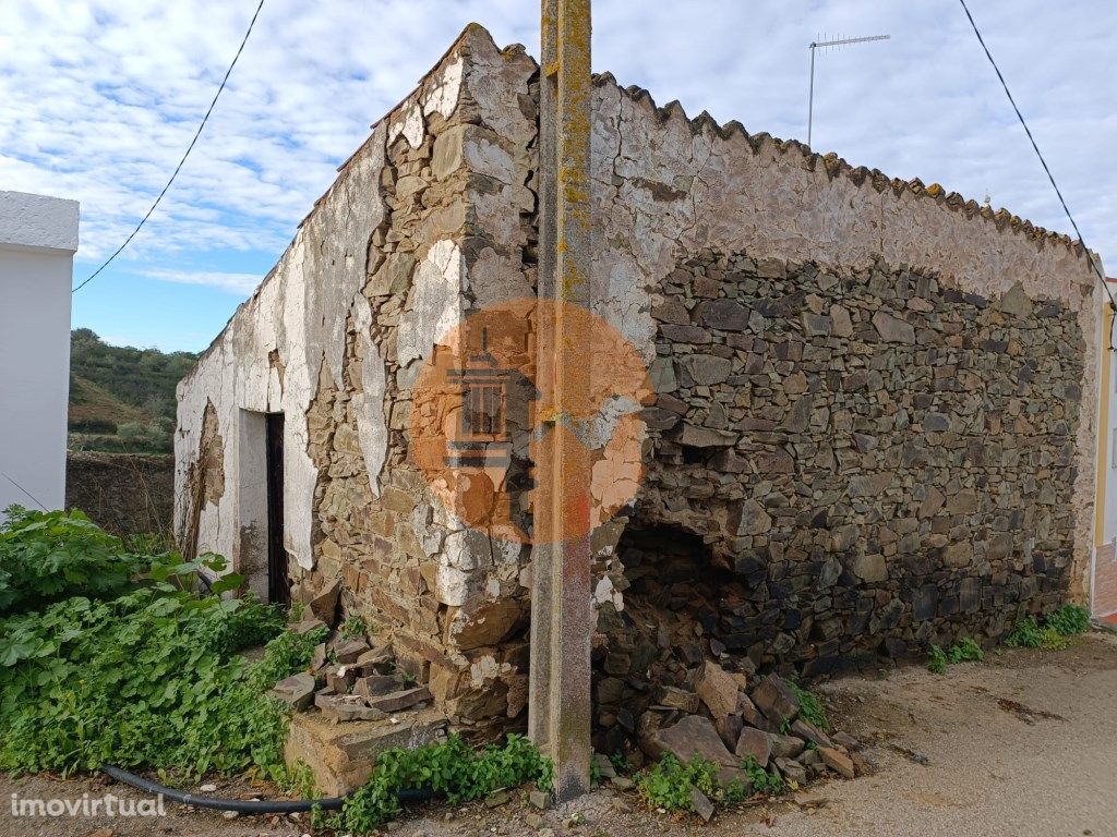 MORADIA DE ALDEIA - COM 37 M2 - PARA RECONSTRUIR - CORTE ...