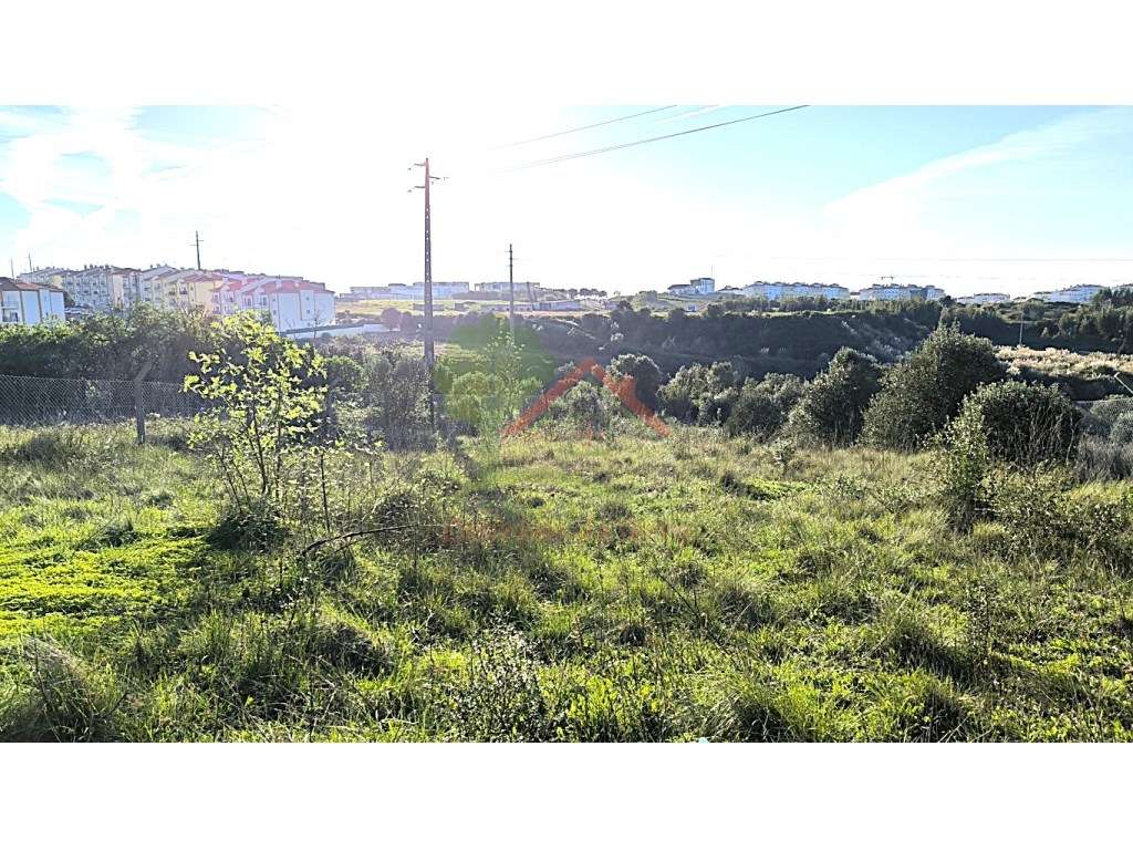 Terreno urbano para construção de 4 moradias com PIP-14