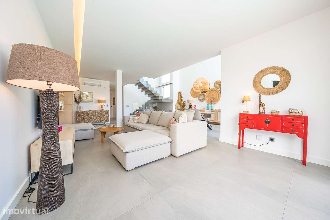 Moradia T3 com piscina, garagem na Aroeira-18