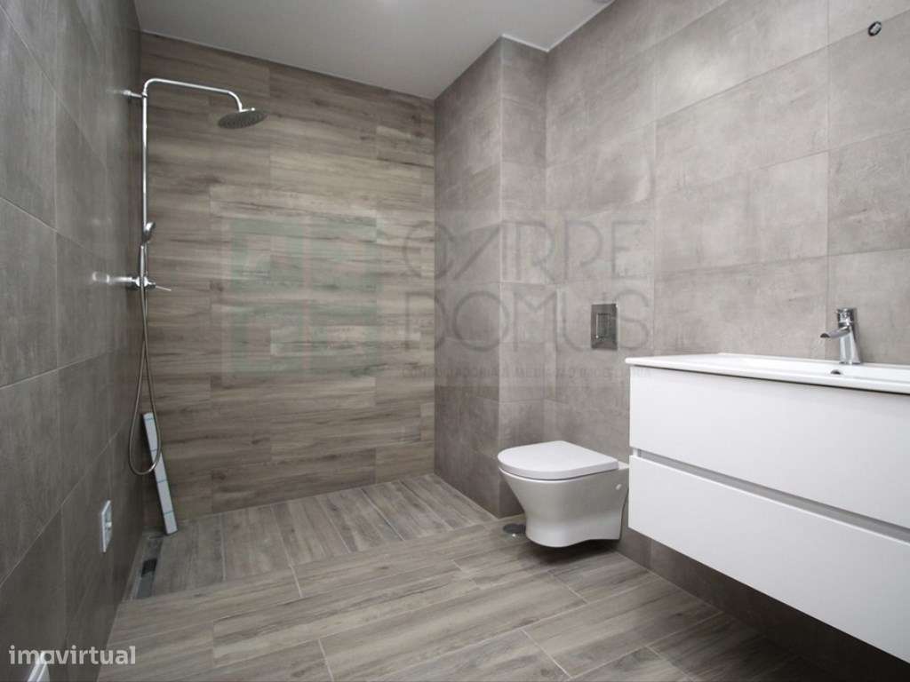 Moradia T2+1 Moderna com Terraços e Estacionamento.-14