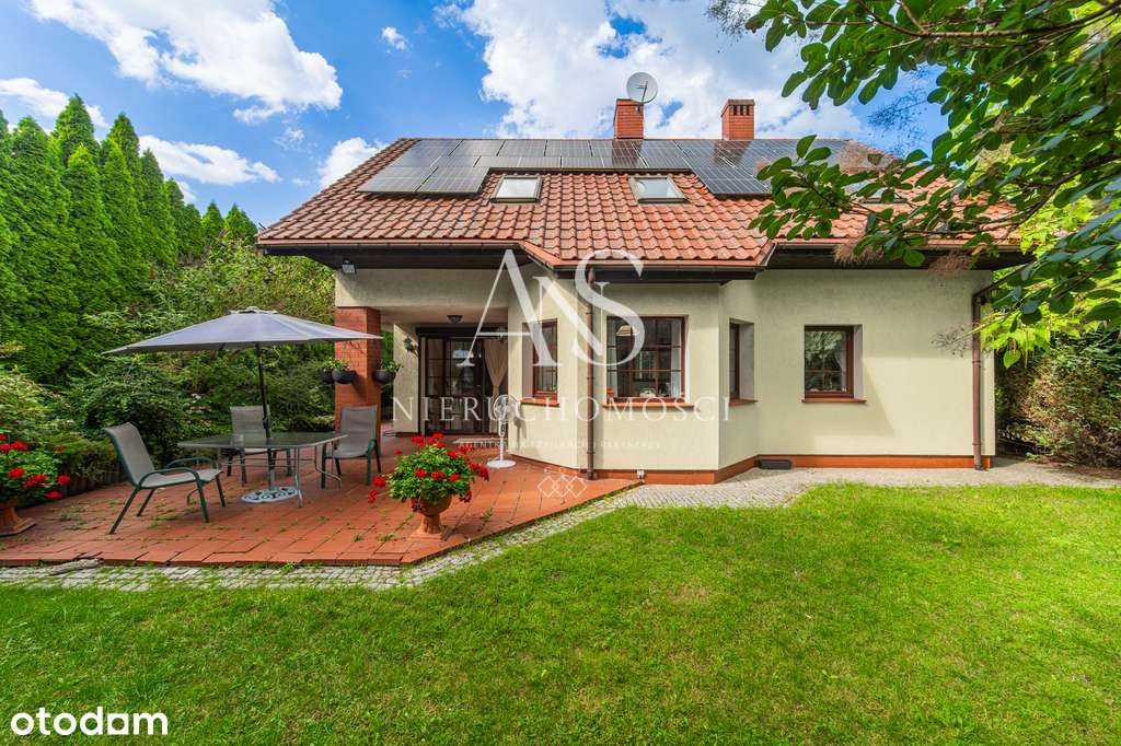 Przestronny dom z pięknym , wyciszonym ogrodem