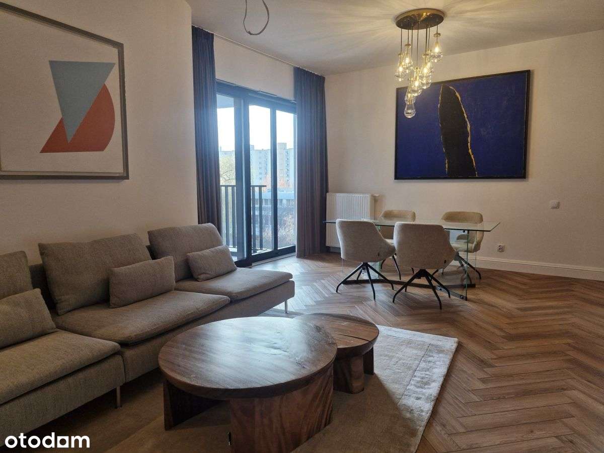 Przestronny Apartament w sercu Gdyni na 3 piętrze-0