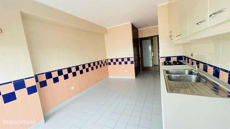 Vende se t2 santa maria de lamas c suite 2 varandas e lugar de garagem - Grande imagem: 5/12