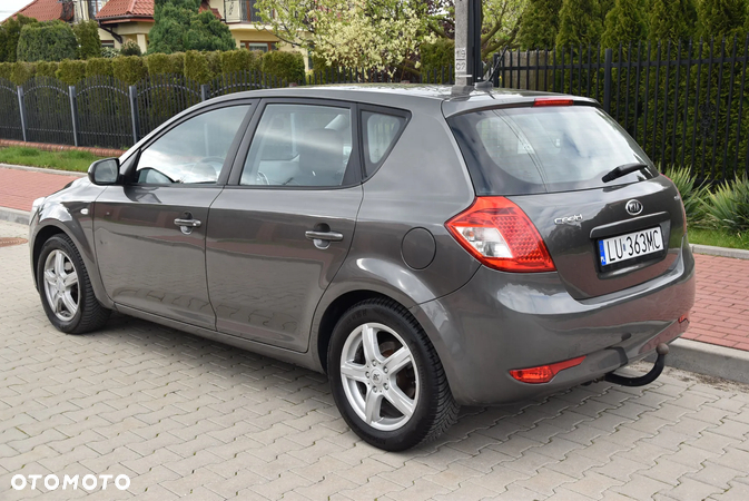 Kia Ceed Cee'd 1.6 Crdi Comfort + - 7