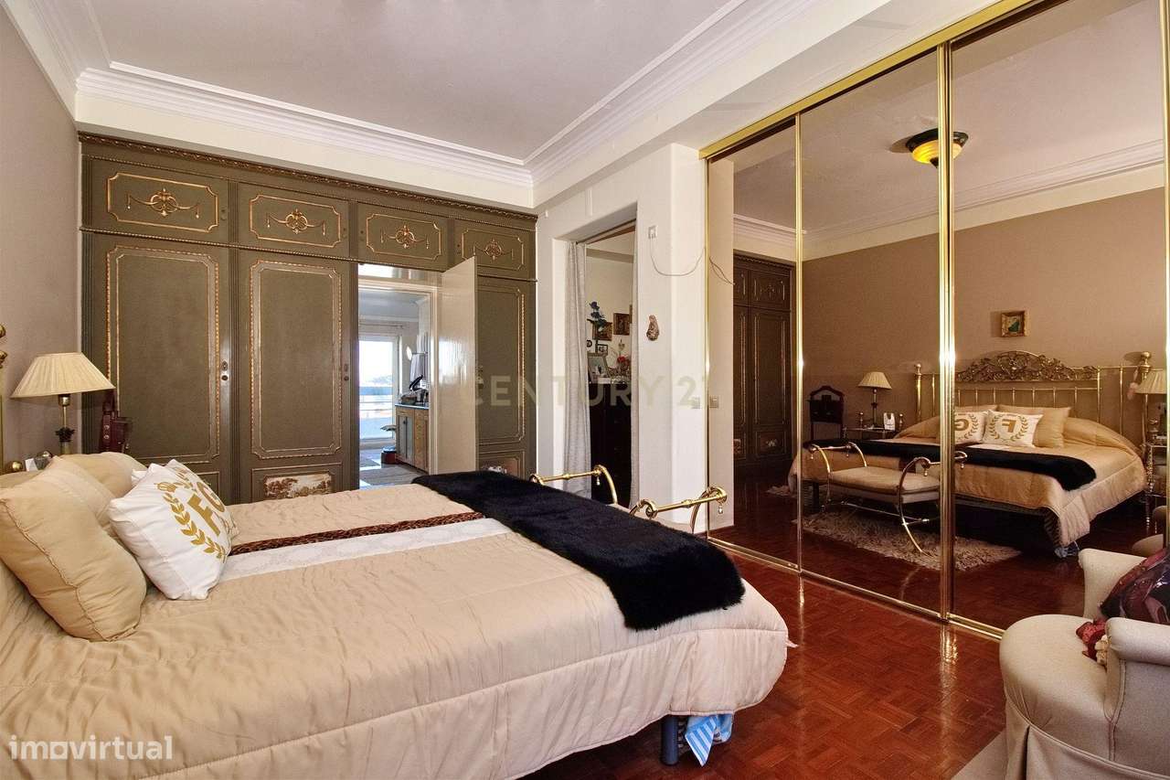 Apartamento T6 com Terraço e Vista 360º em Campolide - 314m²-11