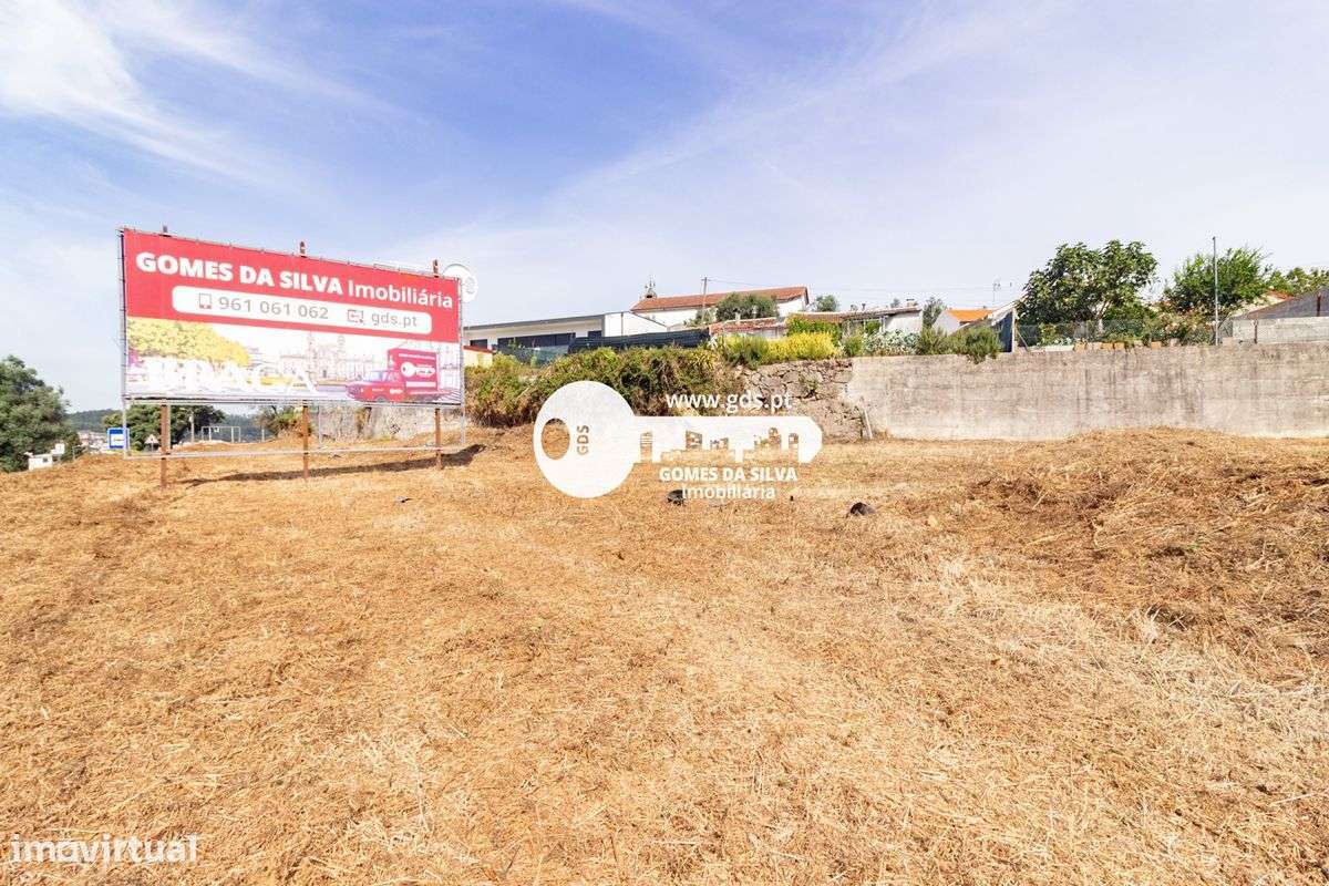 Ruínas em Esporões com terreno de 6.611m2 em área de construção-2