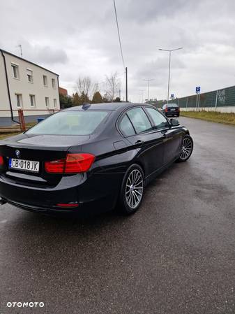 BMW Seria 3 318d Touring Sport Line - 5