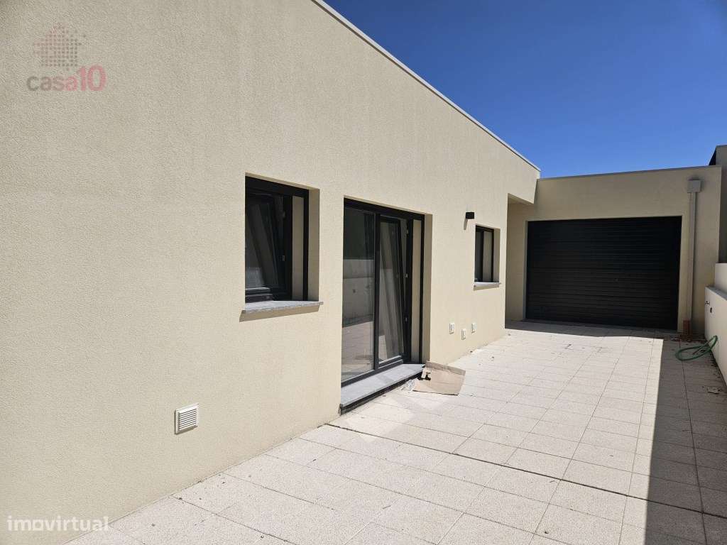 Moradia com piscina, para venda em Brejos de Azeitão-23