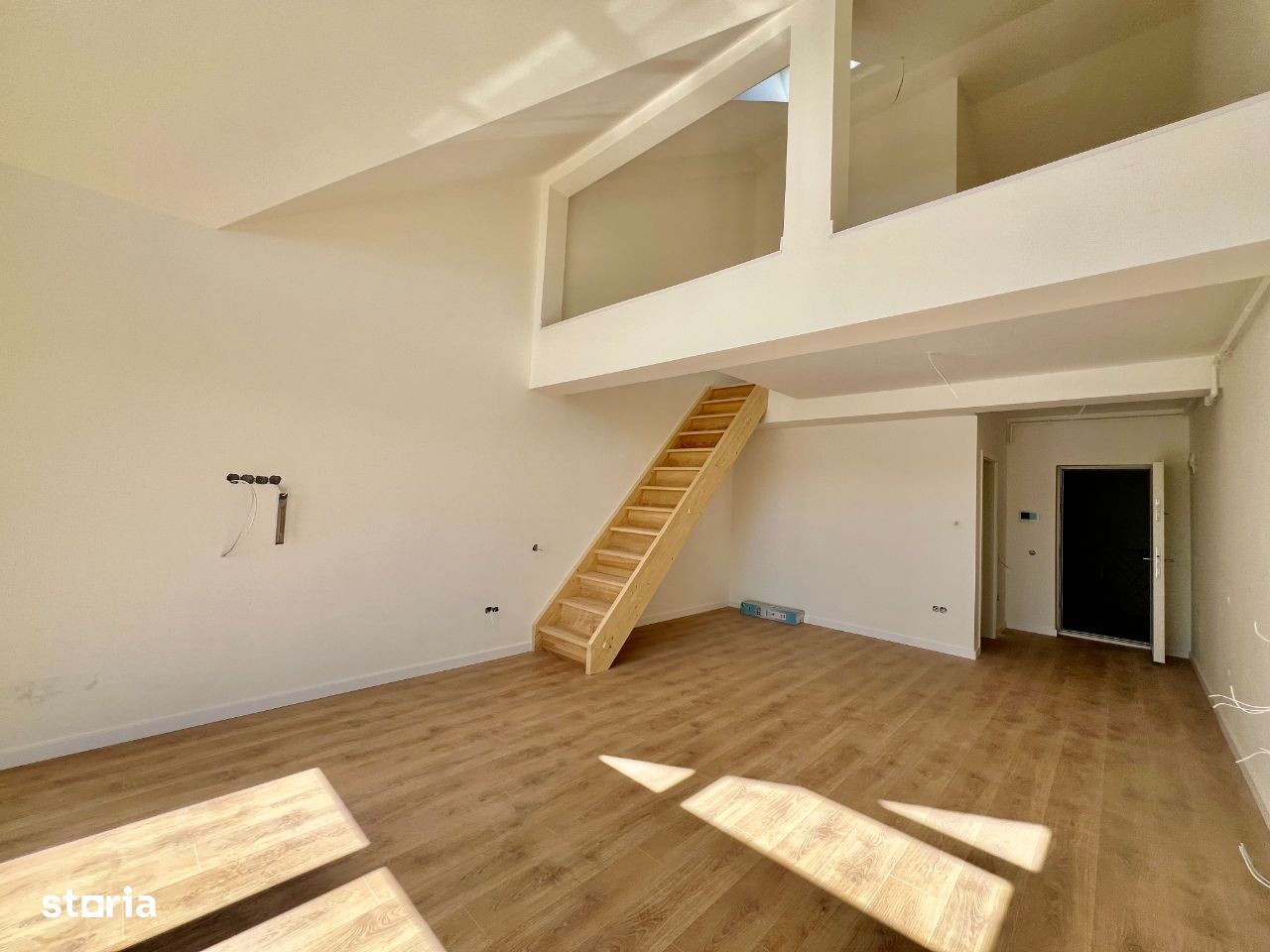 Penthouse la cheie, etaj 2/2 - vila noua, spatii verzi, terasa, 2 bai