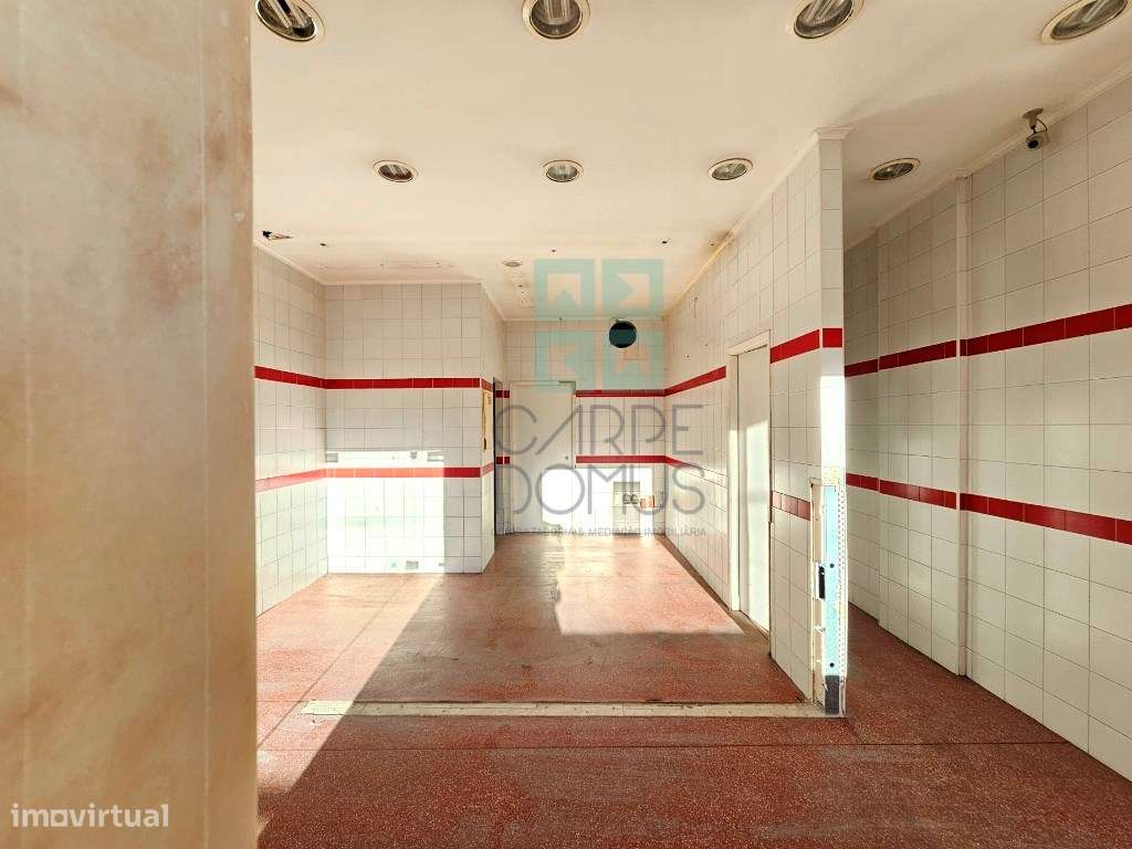 Loja comercial com 50m2, montra, zona movimentada, no Cacém, Sintra-11