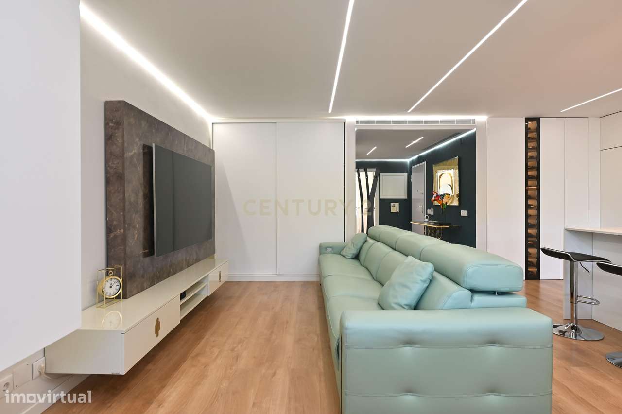 Apartamento Renovado em Cascais com Terraço e Garagem-6