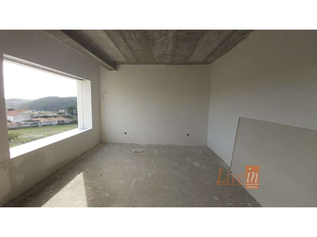 Moradia T4 Nova com Piscina e Jardim em Condomínio Privado em Mafra-8