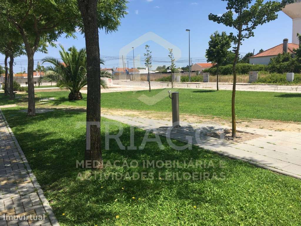 Terreno Urbano para Construção de Moradia-0