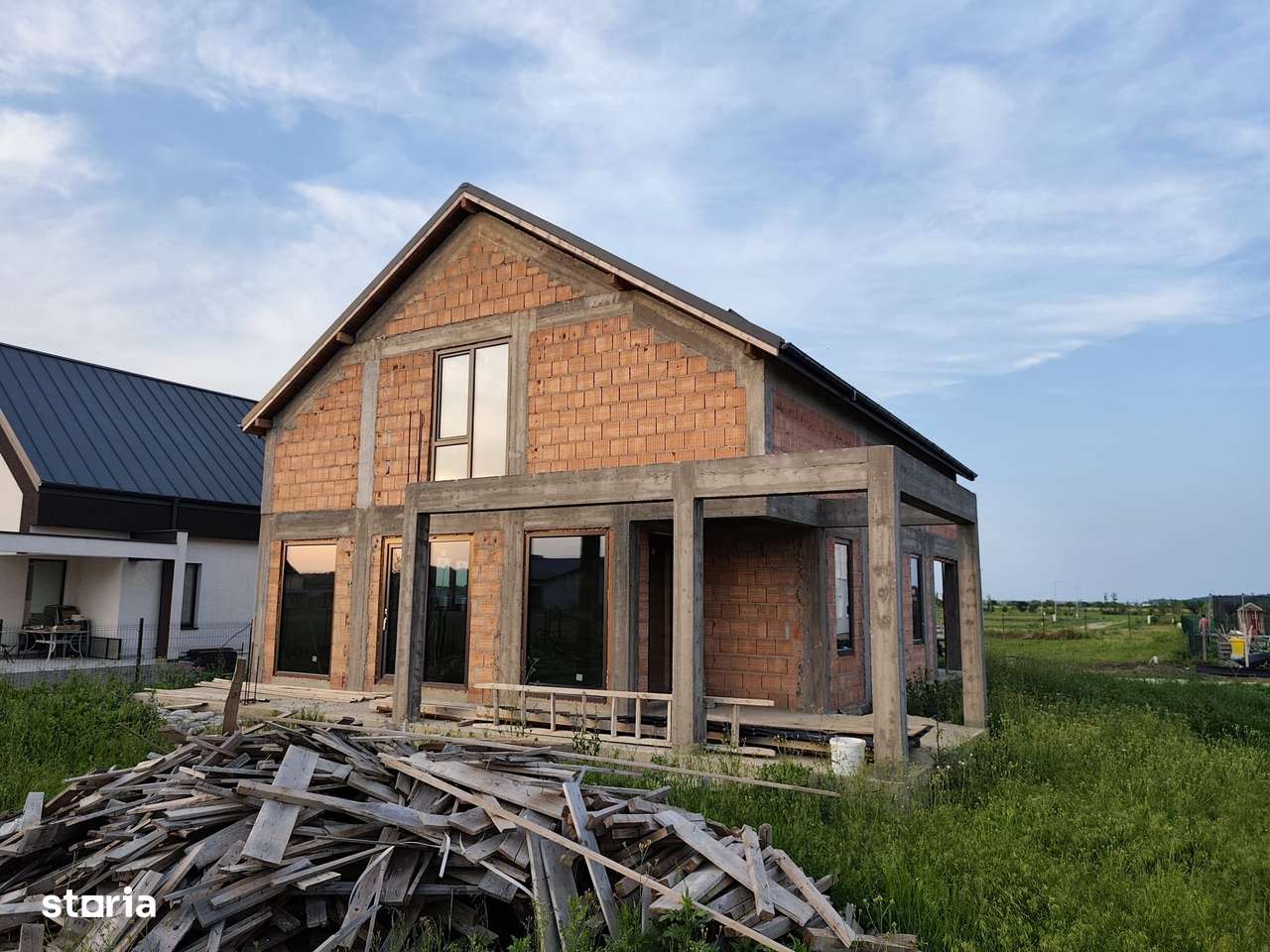 FARA COMISIOANE IN GULIA CASA cu 5 camere 3 bai P+M la stadiu de ROSU - Imagine principală: 3/5