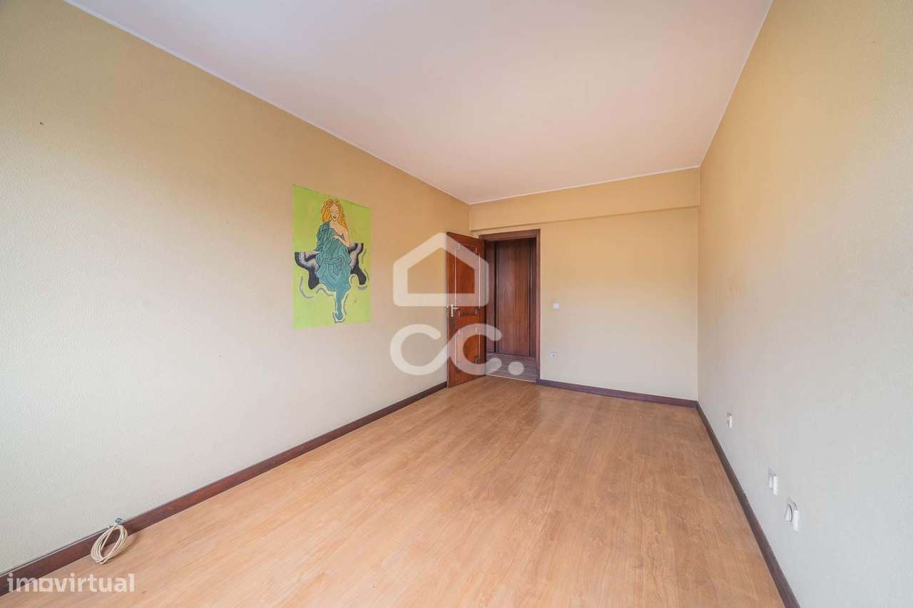 Apartamento T2 com garagem na Maia, junto ao Metro Parque Maia-9