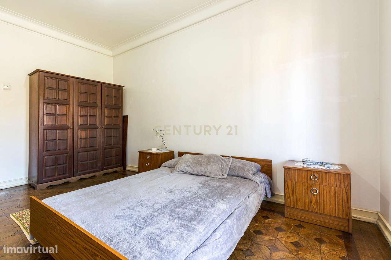 Charmosa Moradia em Alvalade para venda-37