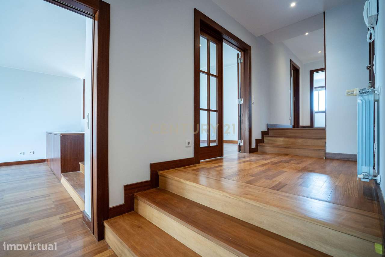 T3 com Estacionamento e Piscina em Lisboa em condóminio fechado - Grande imagem: 3/34