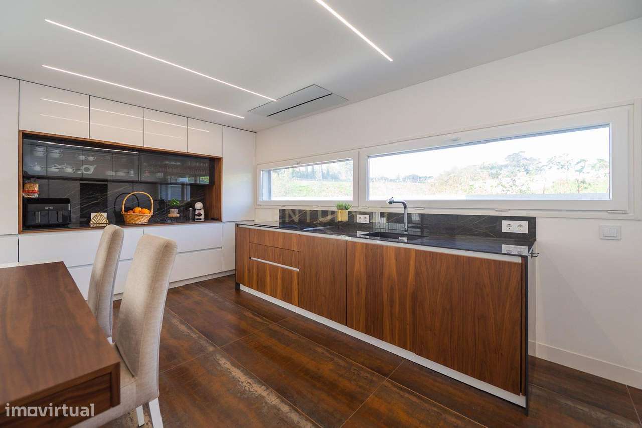 Excelente moradia geminada V4 em Urbanização nova na zona de Albarraqu-24