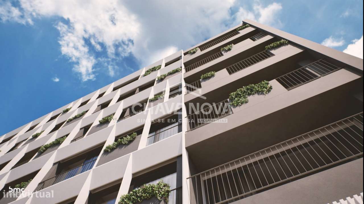 Apartamento T1 com varanda, garagem e elevador-8