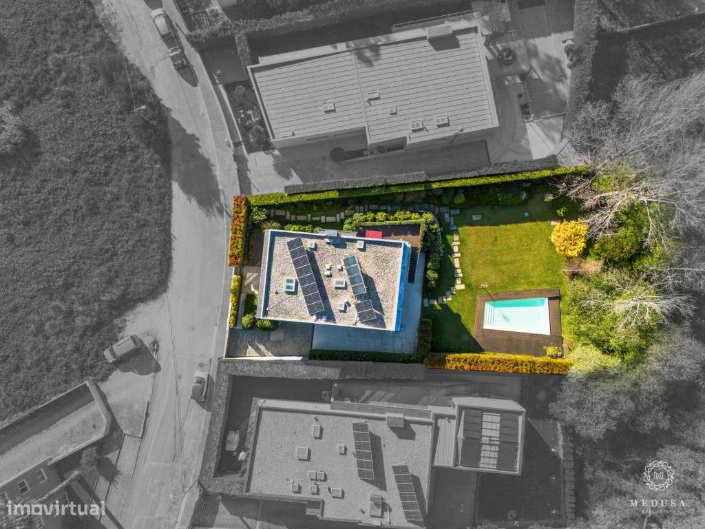 Moradia T5 com Piscina e Jardim Paradisíaco Miramar - Grande imagem: 4/39