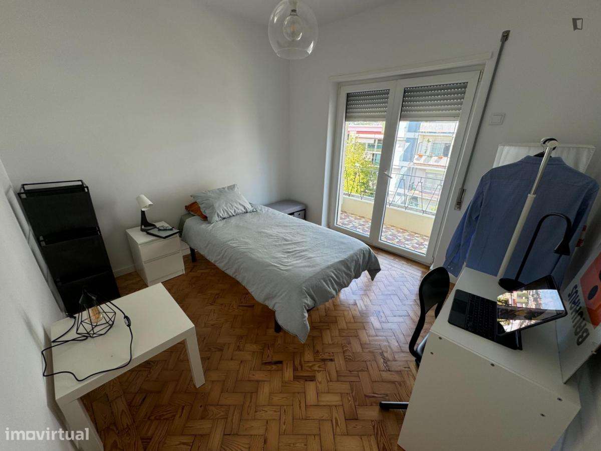 Quarto - localizado em Norton de Matos Coimbra - Grande imagem: 4/10