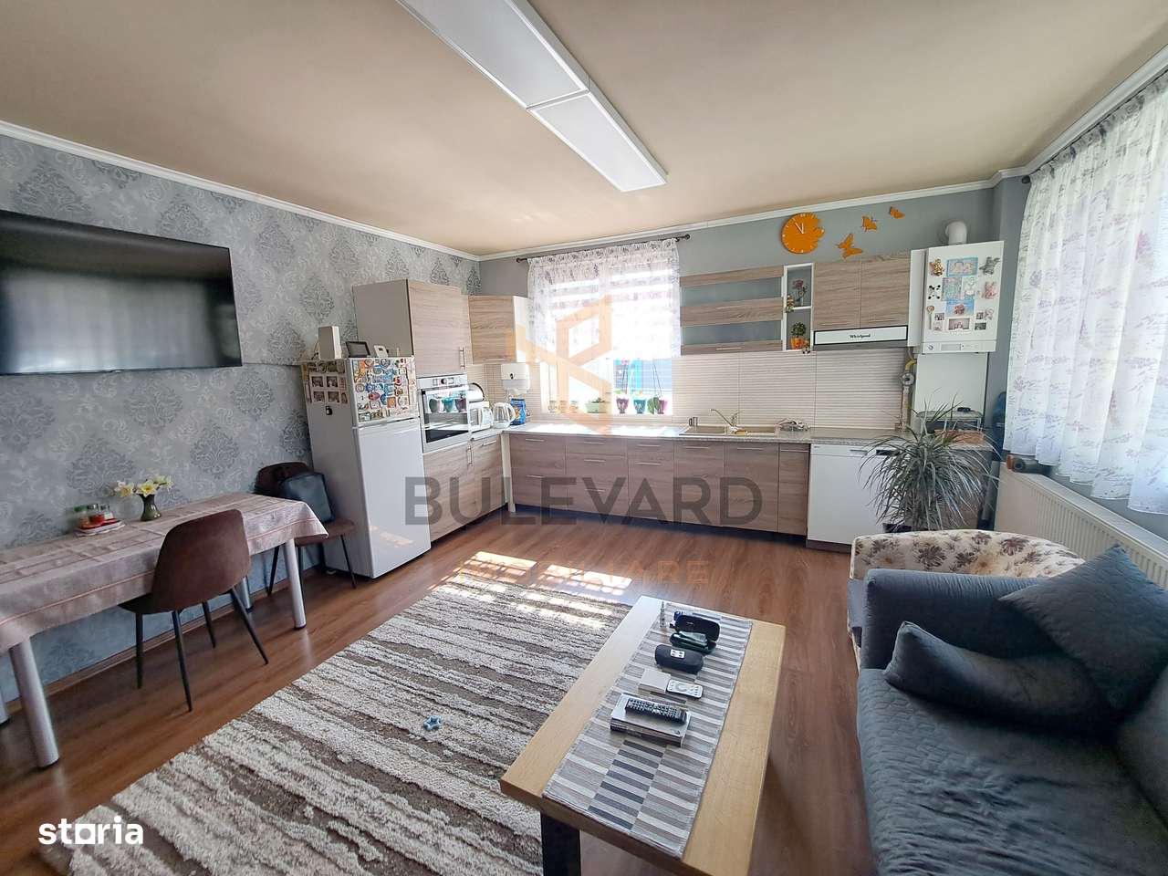 Comision 0! Casa 206 mp utili + pod 60 mp, 4 parcari, 304 mp teren - Imagine principală: 5/20