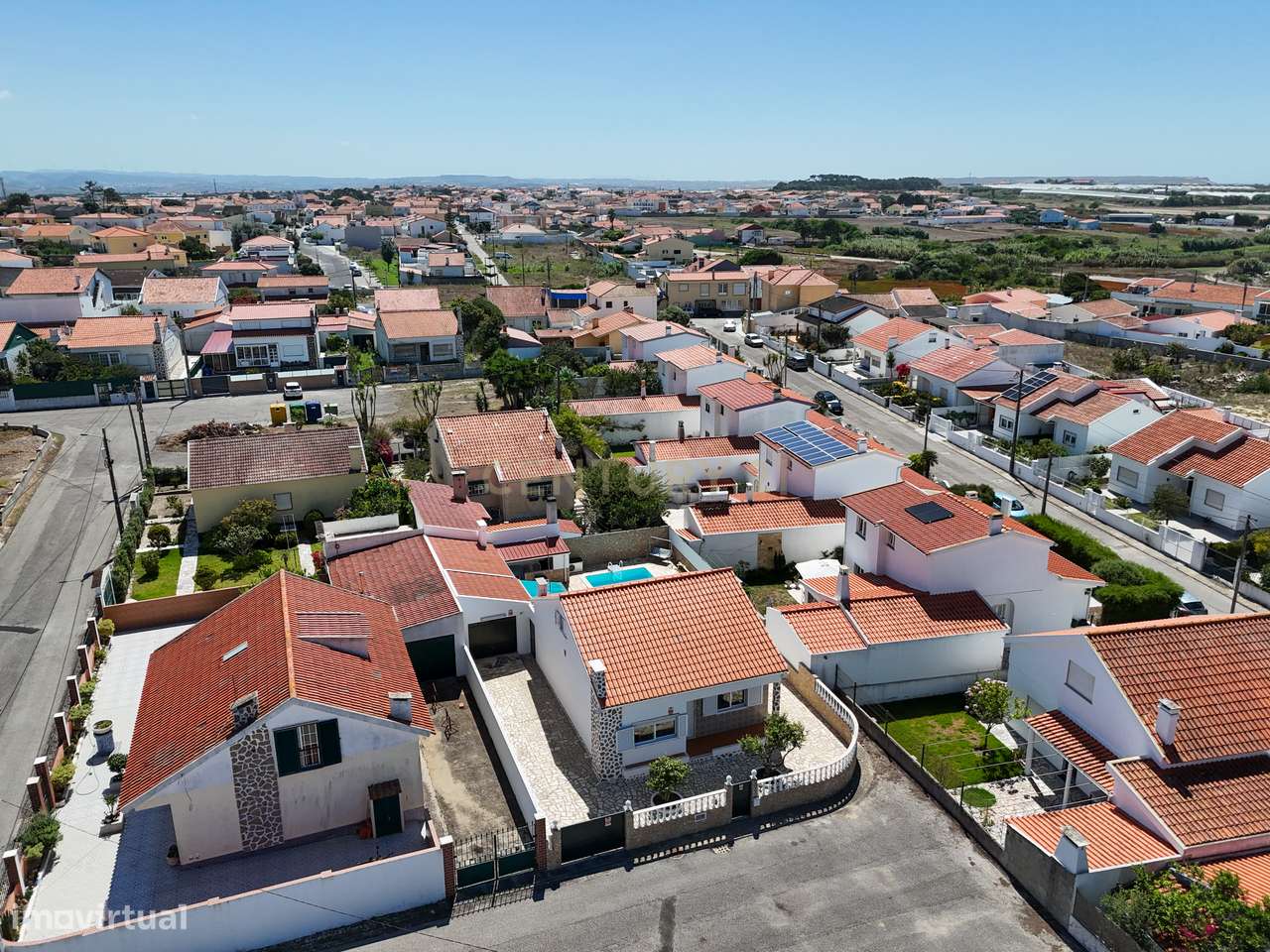 MORADIA TÉRREA T2+2 COM GARAGEM E PISCINA AQUECIDA, NA SILVEIRA, A 5 M-50