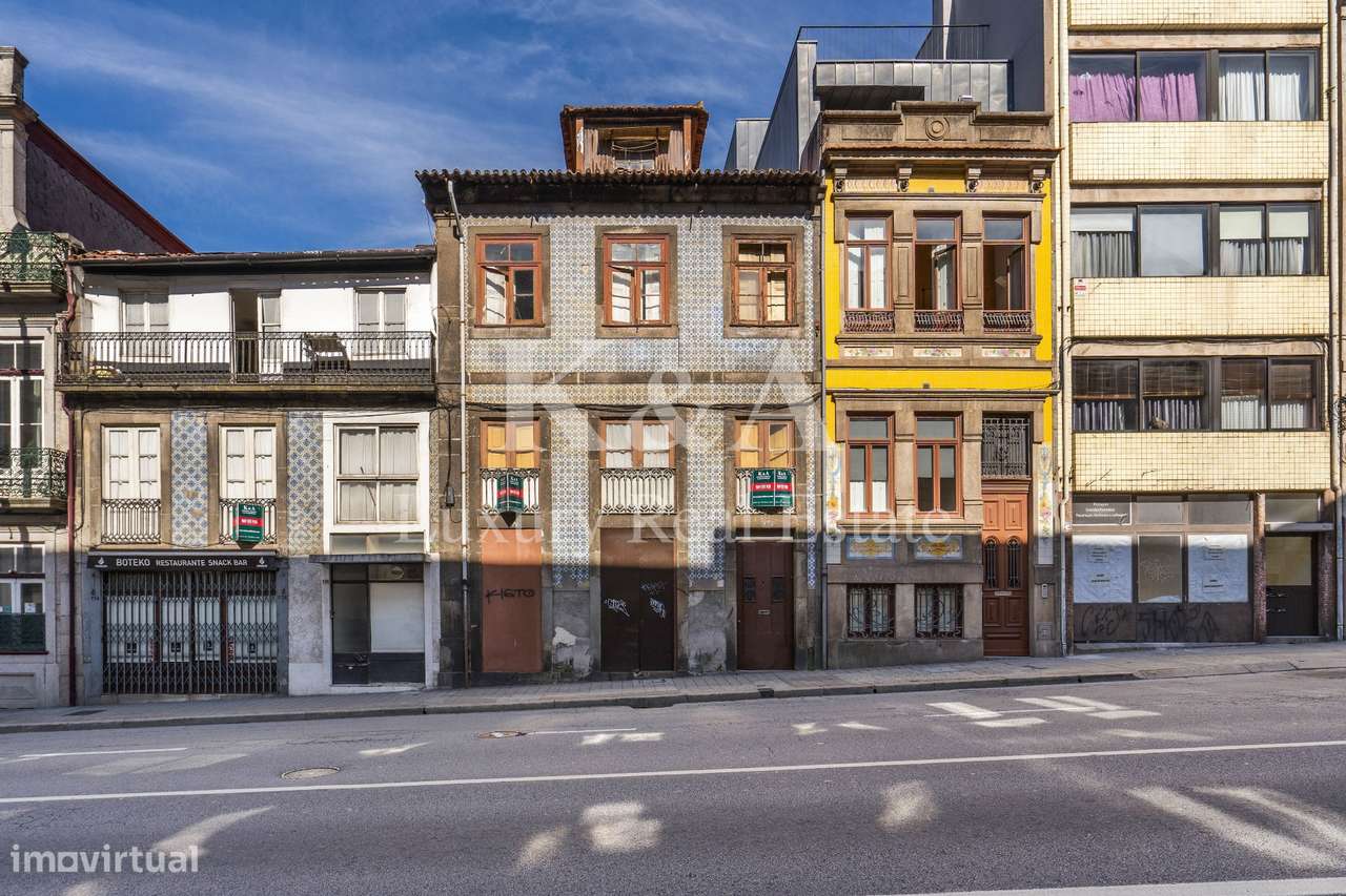 Prédio no centro do Porto - Grande imagem: 3/23