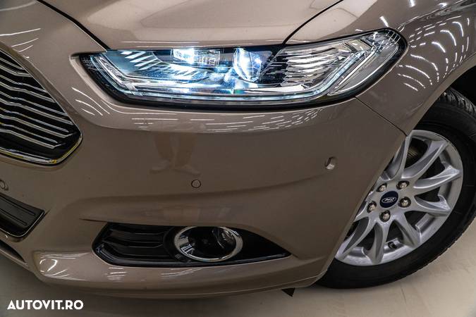 Ford Mondeo 2.0 Hybrid - 38