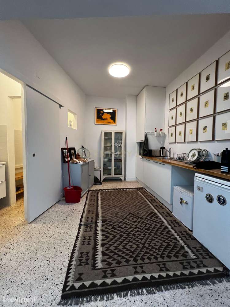 Armazém Amplo em Sacavém-6