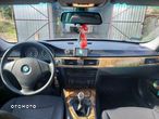 BMW Seria 3 320i - 5