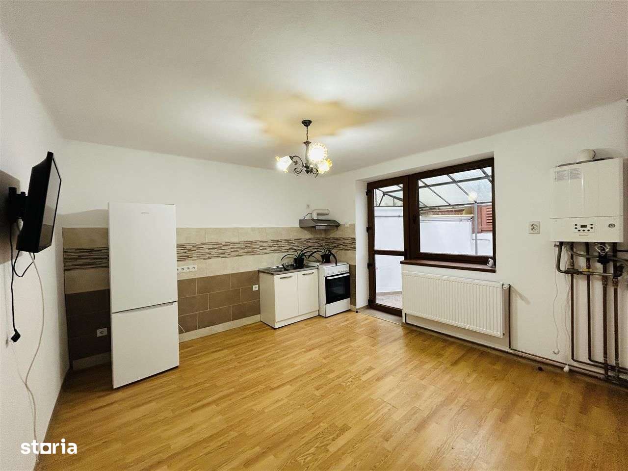 Casa renovata - Calea Dumbravii - 130mpu, garaj, carport, teren 242mp - Imagine principală: 4/9