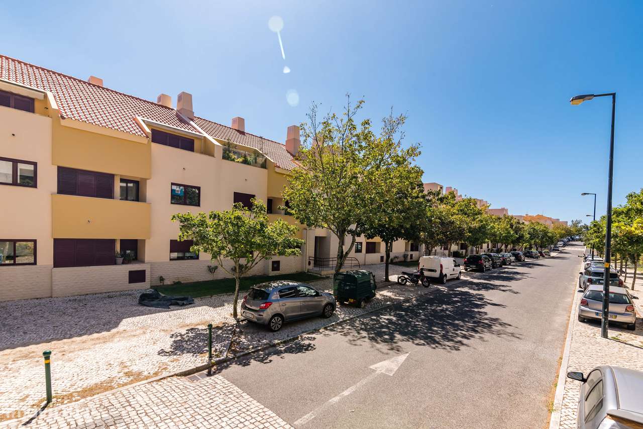 T3 duplex Belas Clube de Campo | parqueamento | varanda-48