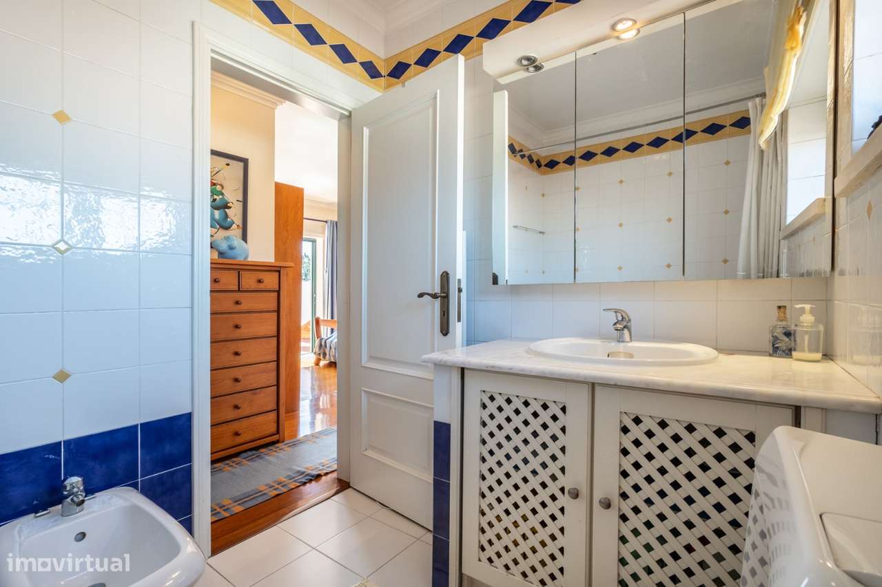 Luxuosa moradia, T5 com piscina e jardim em Pedrulheira-Marinha Grande-39
