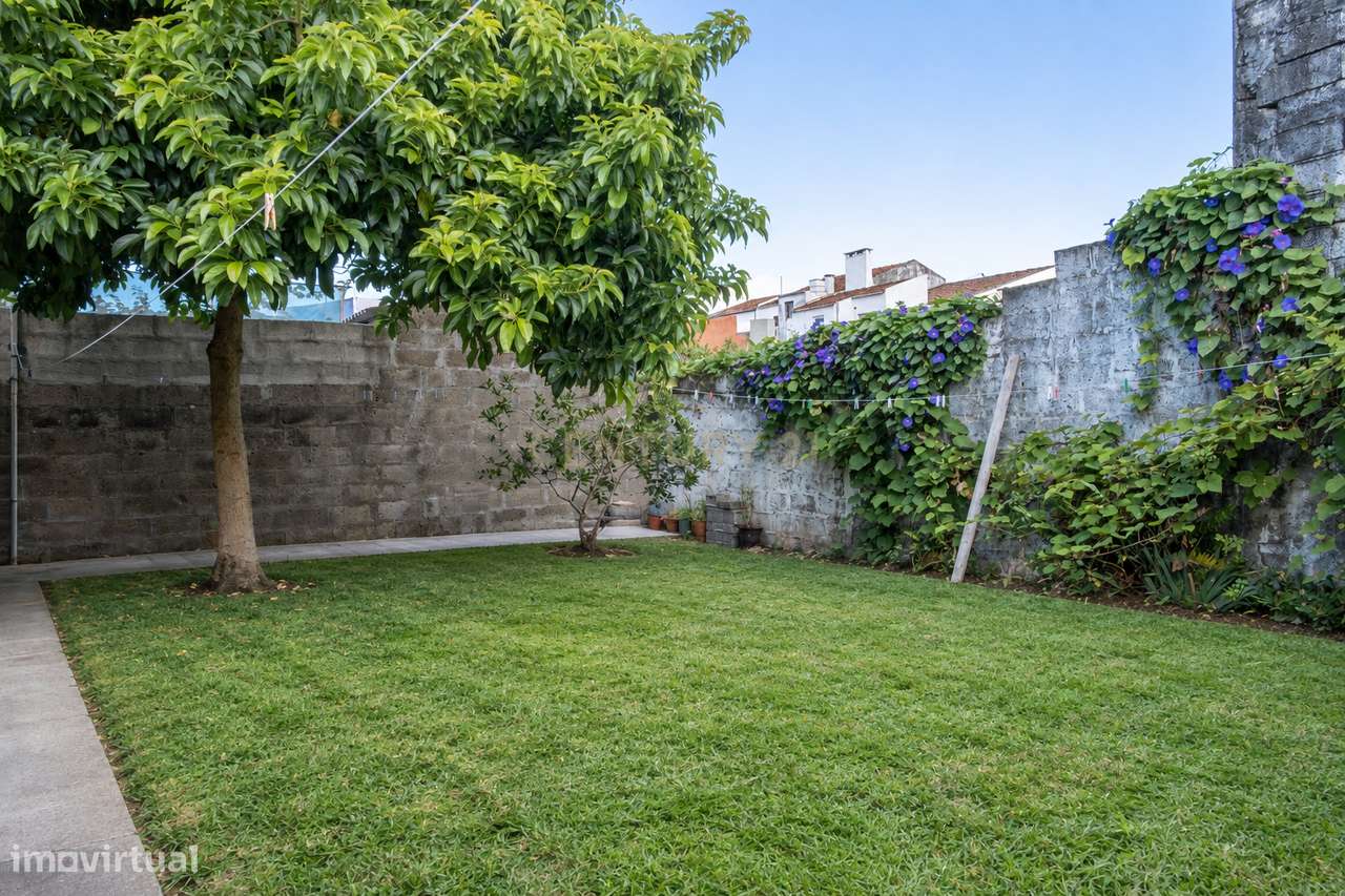 Moradia T2 com Quintal no Centro da Ribeira Grande-23