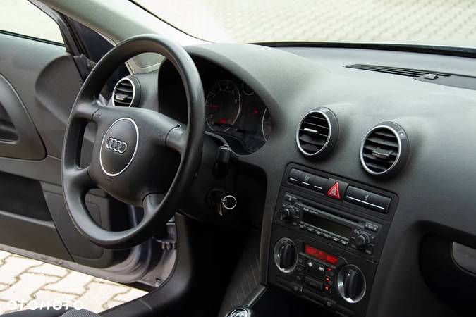 Audi A3 1.6 Ambiente - 26