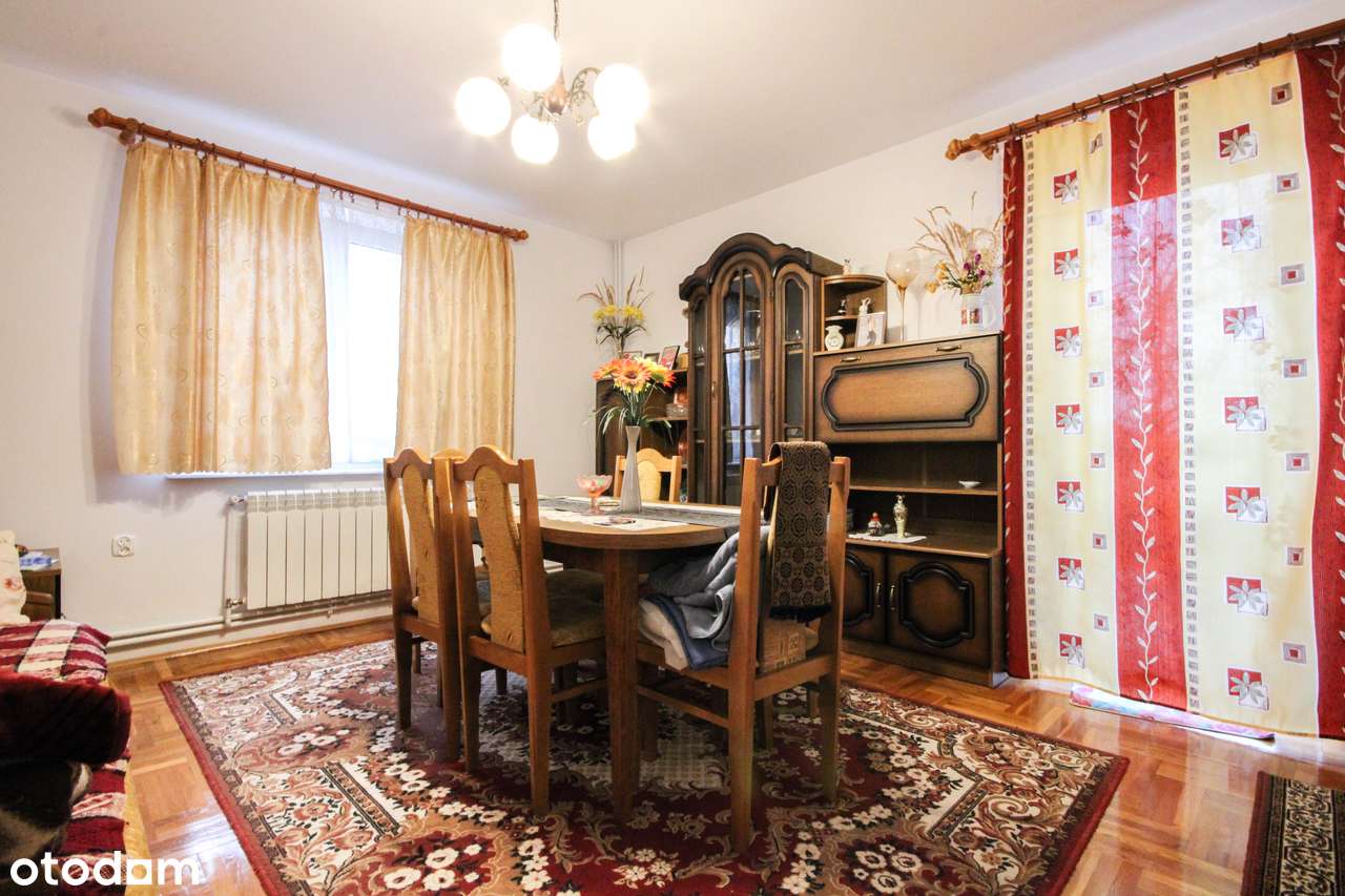 Dom z użytkowym poddaszem w spokojnej okolicy-13