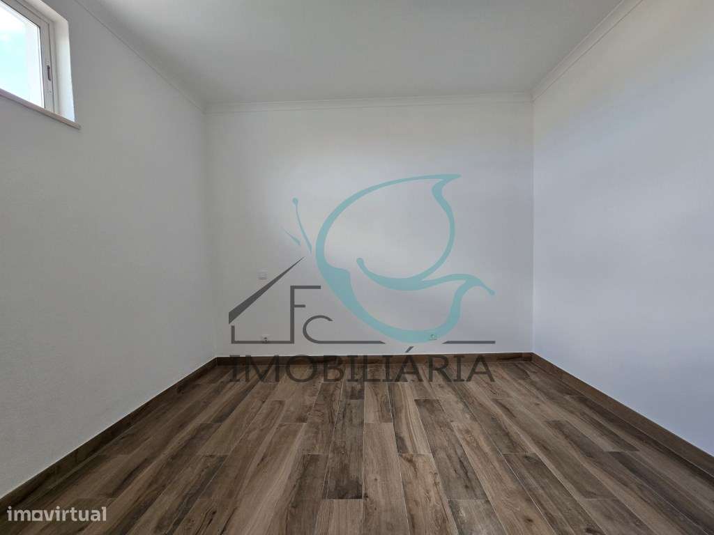 EXCLUSIVO - Excelente moradia de 2 pisos, com licença AL-22