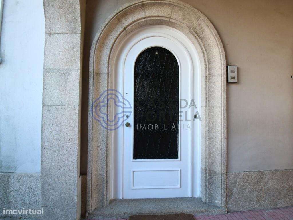 Prédio com classificação VP1 da CM Porto. Traça, charme e preservação - Grande imagem: 5/42