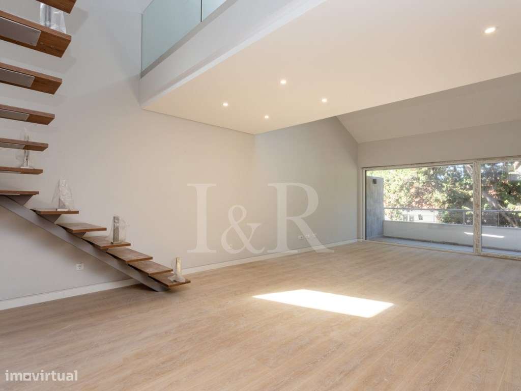 Apartamento T3+1 com varanda e estacionamento em Carcavelos - Grande imagem: 2/41