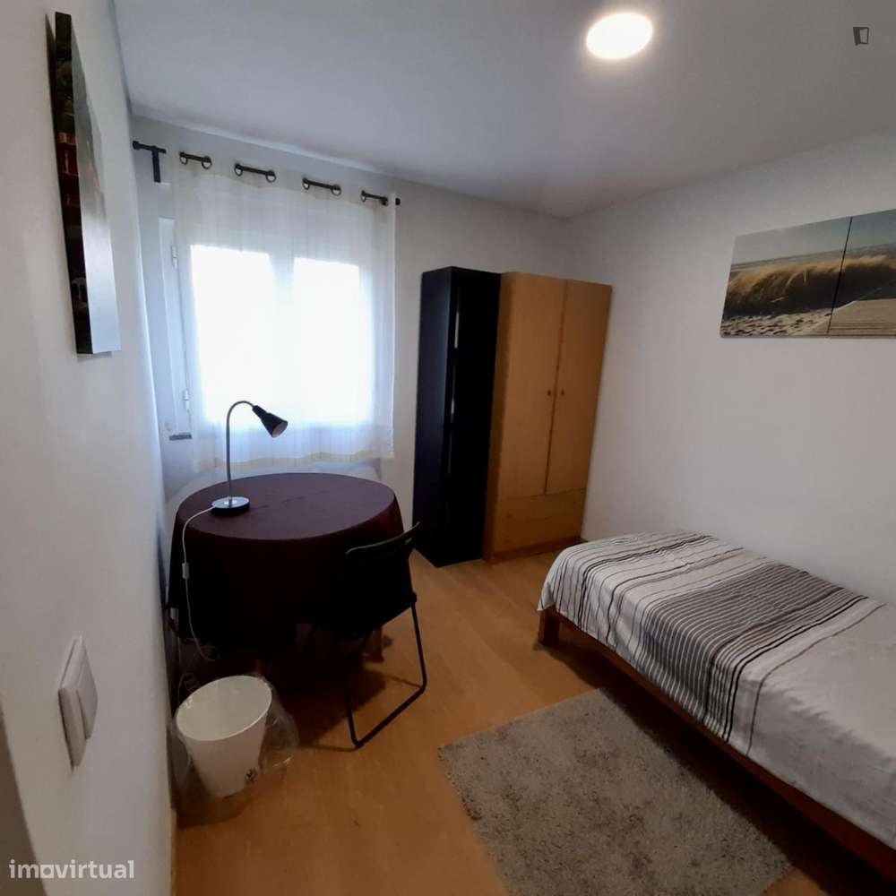 Quarto - localizado em Carnide Lisbon - Grande imagem: 5/7