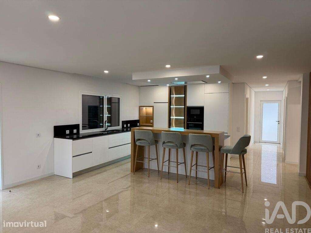 Moradia geminada T4 em Recezinhos (São Mamede) de 178 m2 - Grande imagem: 5/28